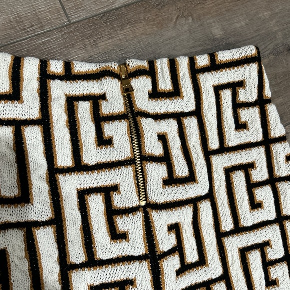 Balmain wrap effect fringed monogram knit logo mini skirt in noir and naturel - Picture 8 of 9